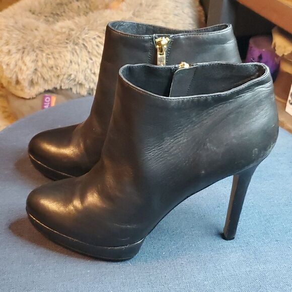 Vince Camuto 9.5 DIRA Black Leather Platform Stiletto Ankle Bootie Gold Trim - Picture 5 of 12